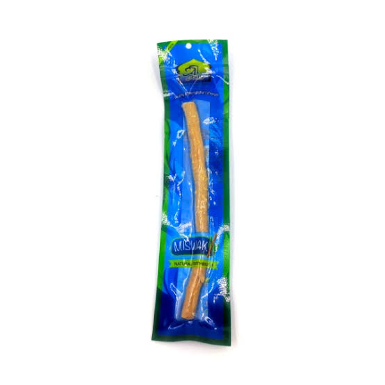 Detalle de las fibras de la punta del miswak de arak listo para usar